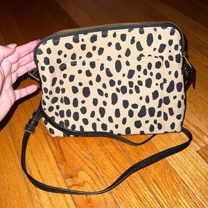 Universal thread cheetah purse